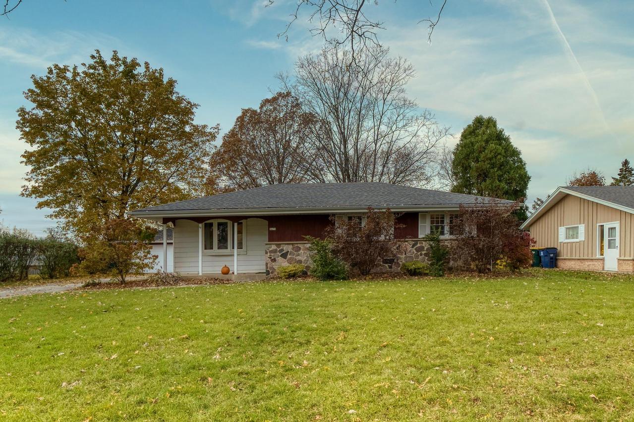 8439 S Griffin Ave, Oak Creek, WI 53154