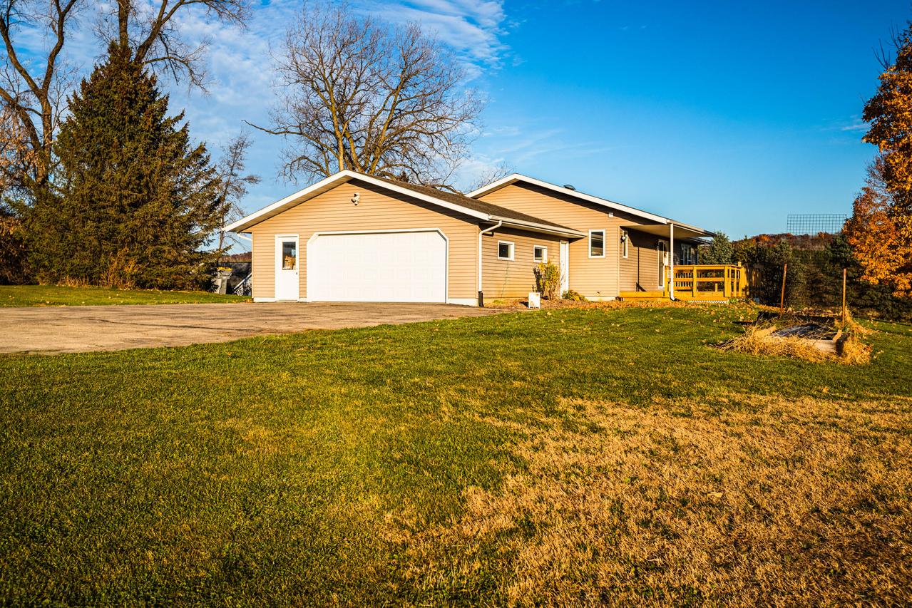 W6977 Glomstad Rd, Holland, WI 54636