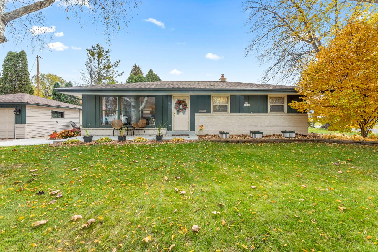 N93W17169 Grand Ave, Menomonee Falls, WI 53051