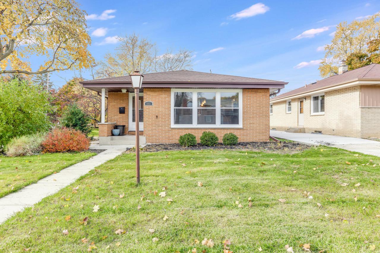 4103 N 92nd St, Wauwatosa, WI 53222