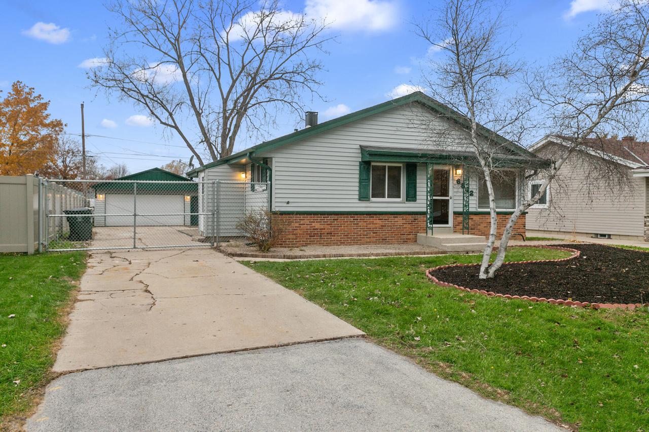 6842 Brian Dr, Caledonia, WI 53402