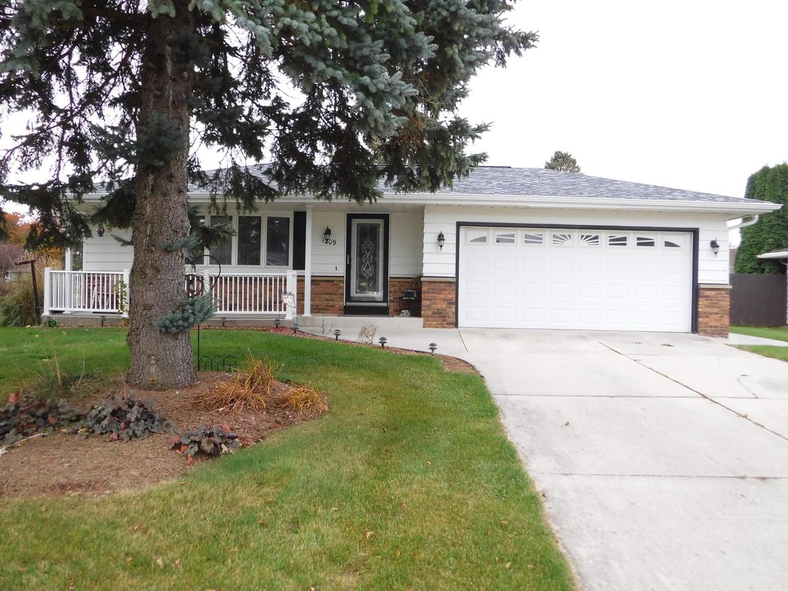 1209 Emerson Ave, Howards Grove, WI 53083