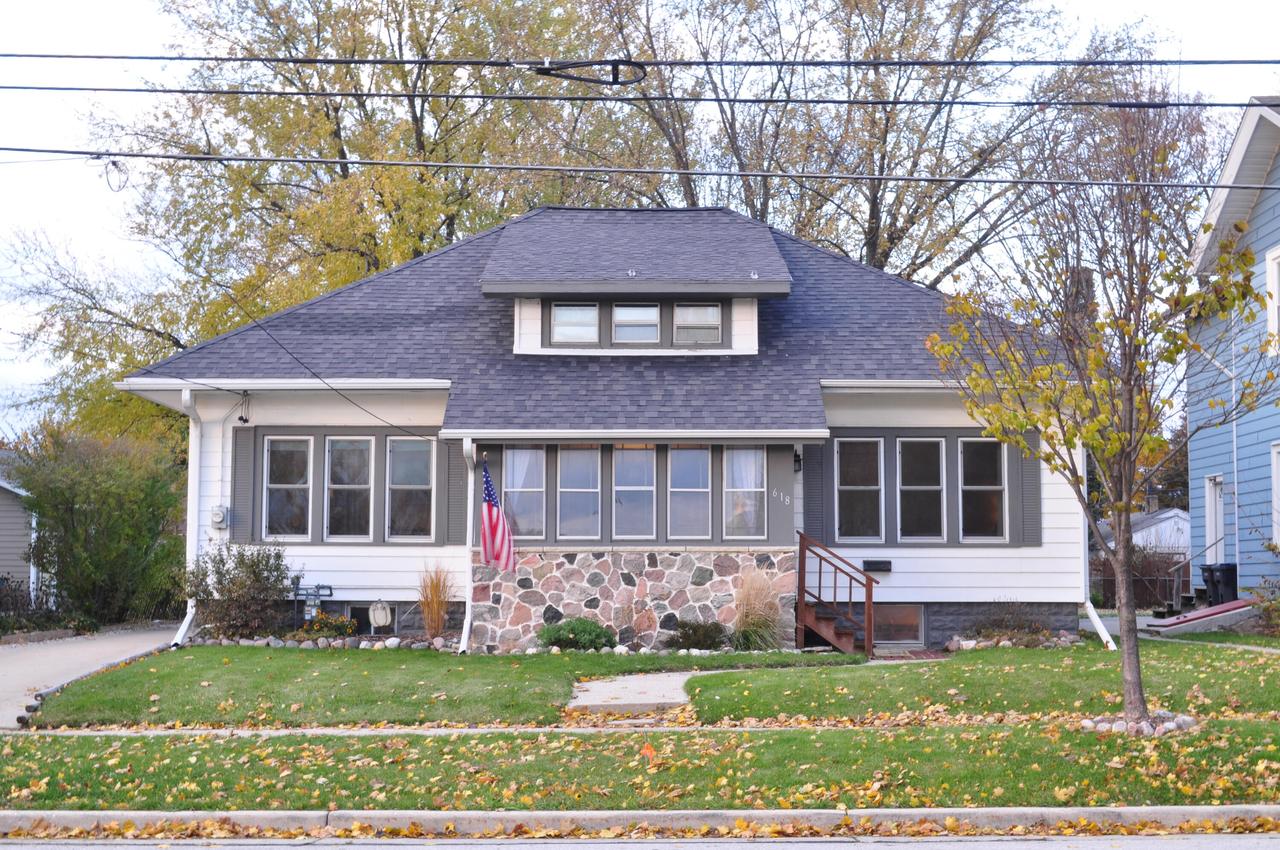 618 W College Ave, Waukesha, WI 53186