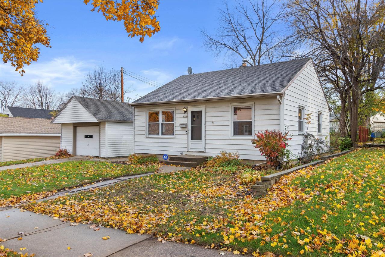 6121 W Stack Dr, Milwaukee, WI 53219