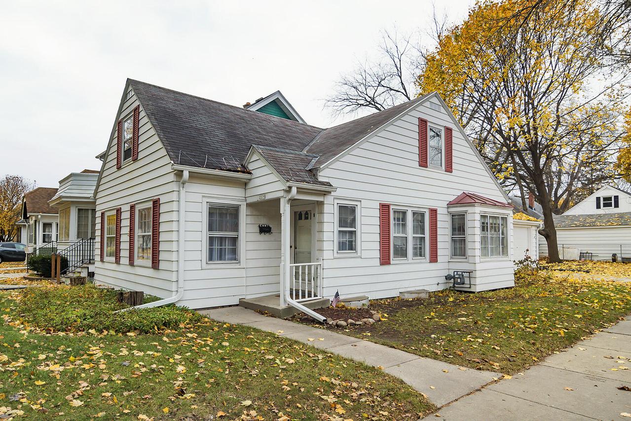 2379 N 70th St, Wauwatosa, WI 53213