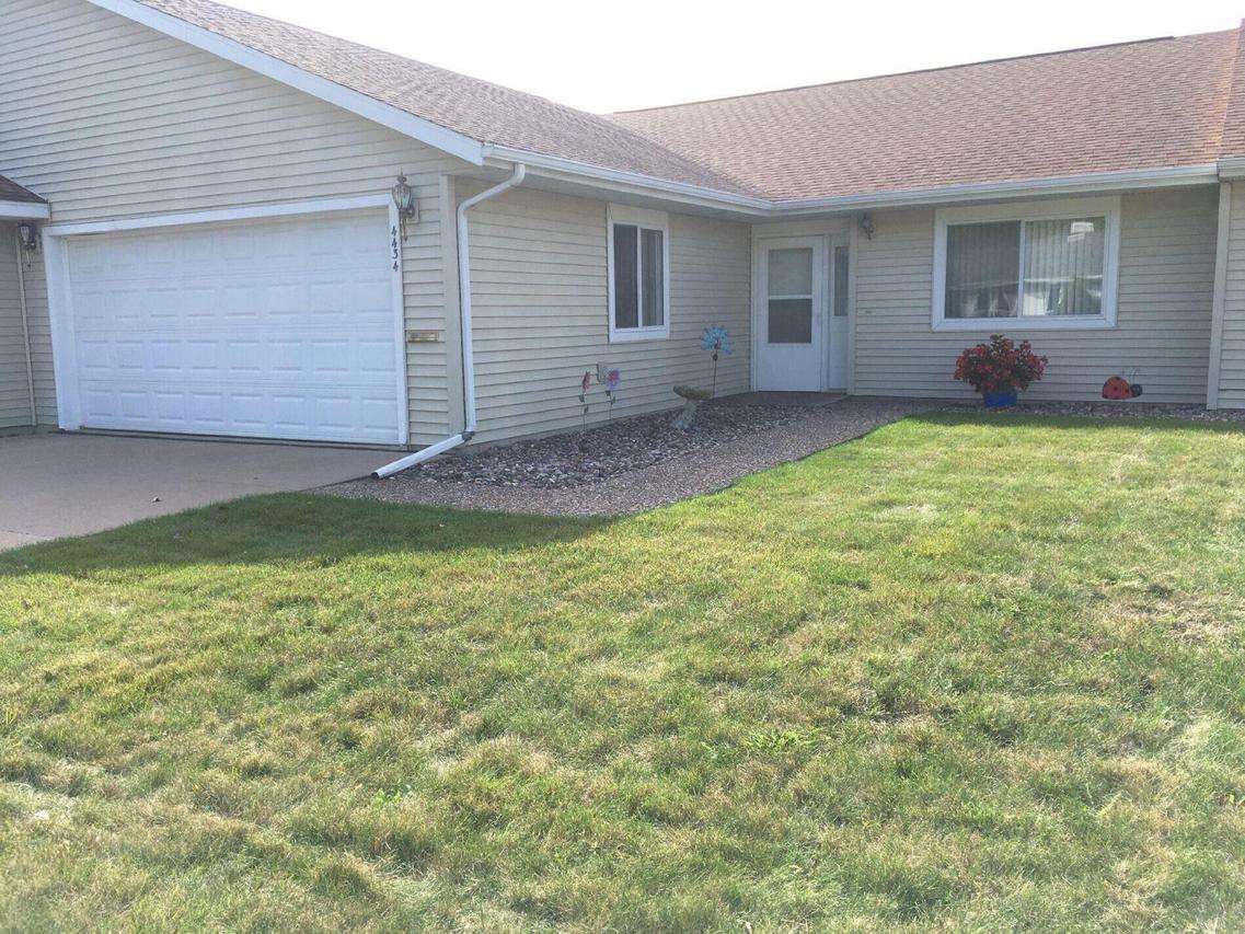 4434 S 33rd Ct, La Crosse, WI 54601
