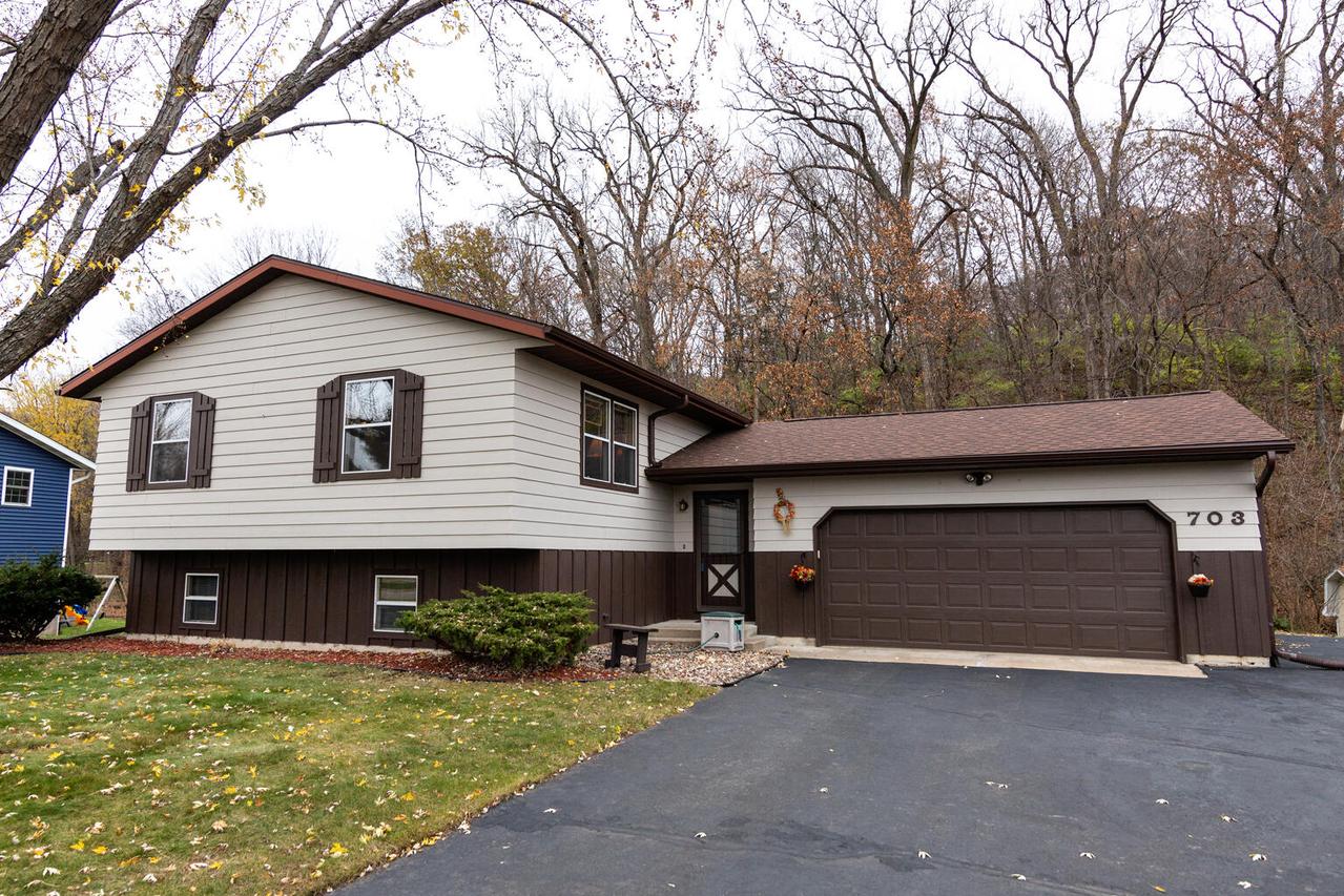 703 Evergreen Dr, Holmen, WI 54636