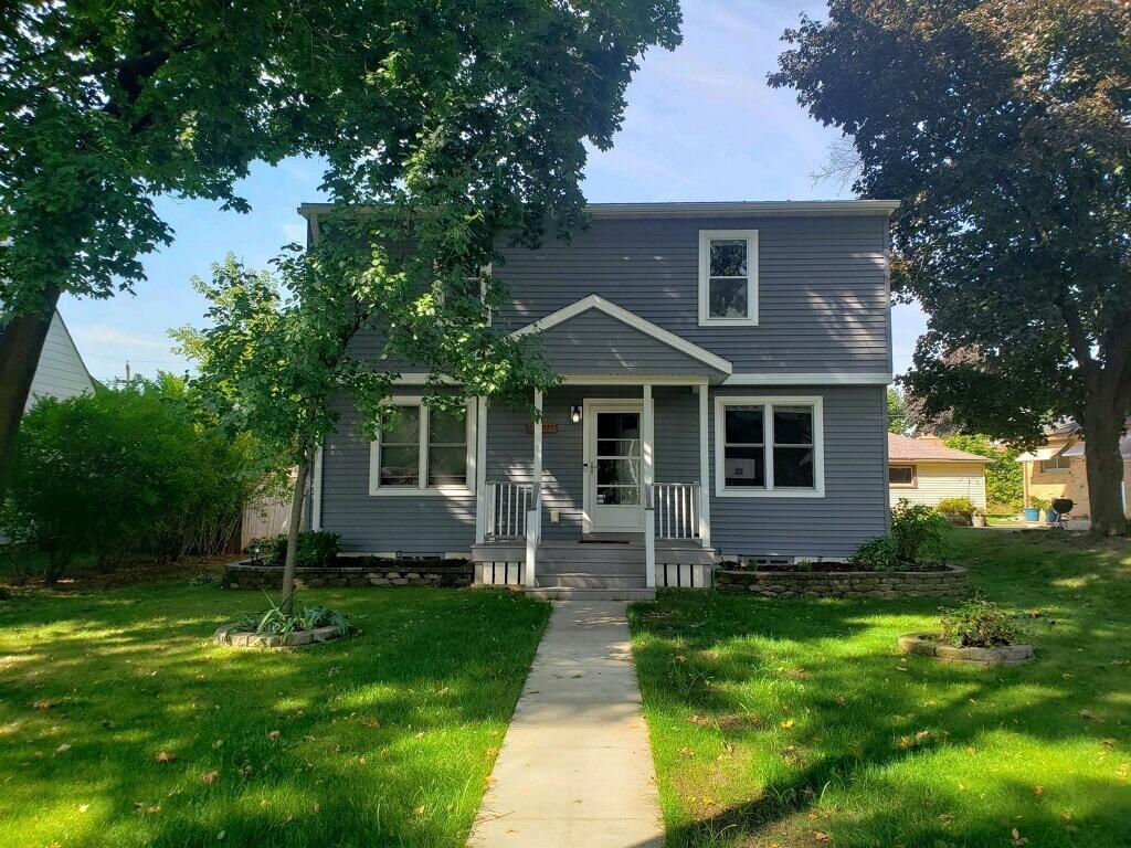 9620 W Palmetto Ave, Wauwatosa, WI 53222