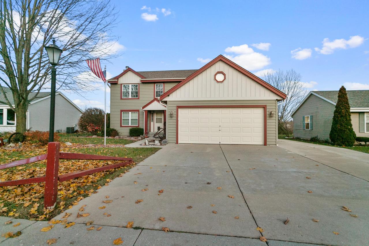309 Stonebrook Dr, Waukesha, WI 53186