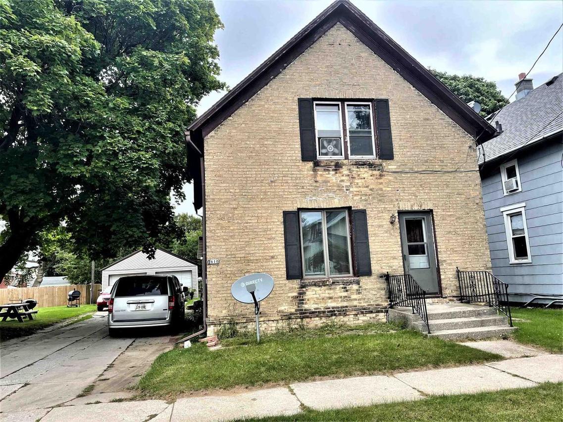 1610 Columbus St., Manitowoc, WI 54220