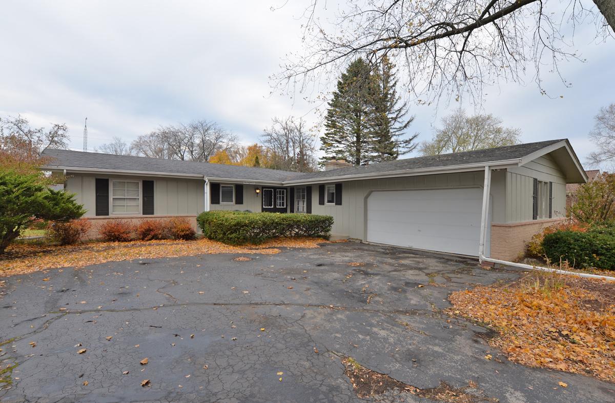 118 Sheffield Dr, Racine, WI 53402