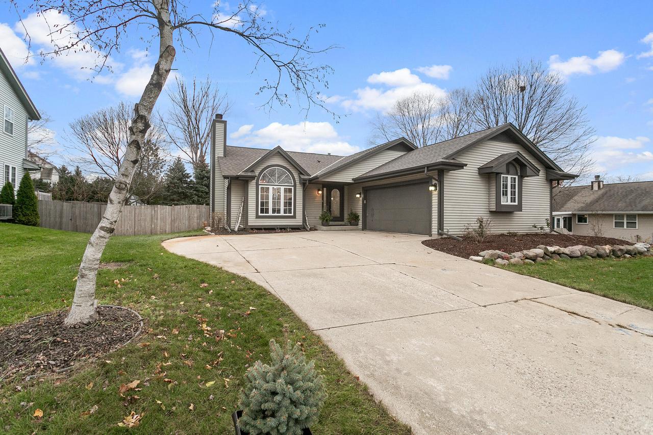1243 Thrush Ln, Waukesha, WI 53189