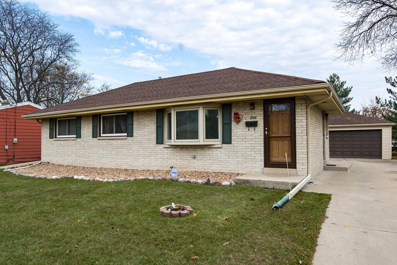 3588 S Sunset Dr., Milwaukee, WI 53220