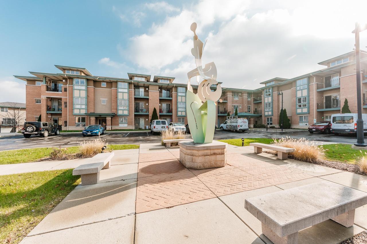 15295 W Library Ln. #306, New Berlin, WI 53151