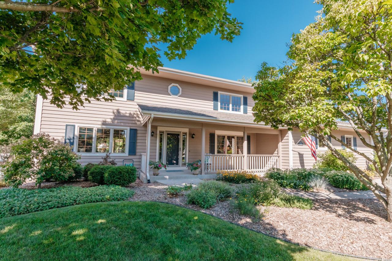 W154N10229 Regency Ct, Germantown, WI 53022