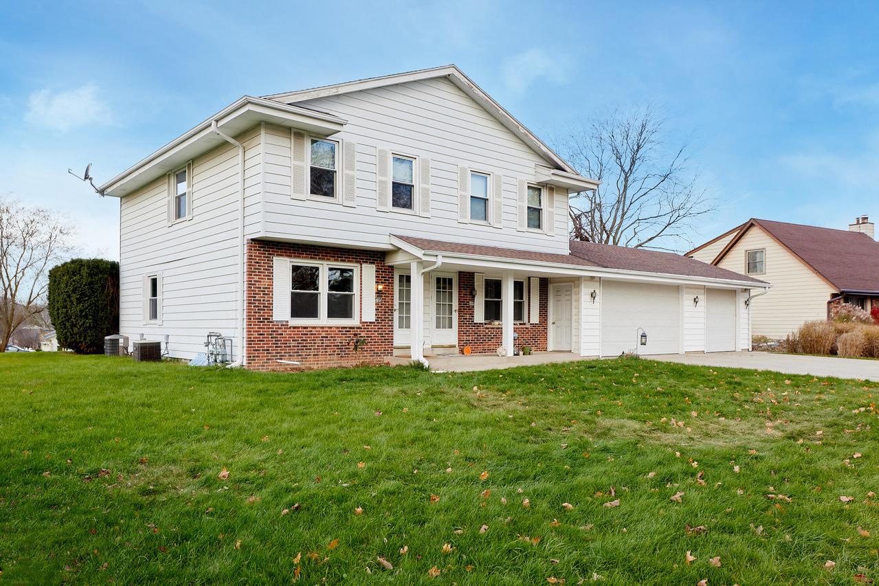 699 Cardiff Dr. #700, Hartland, WI 53029