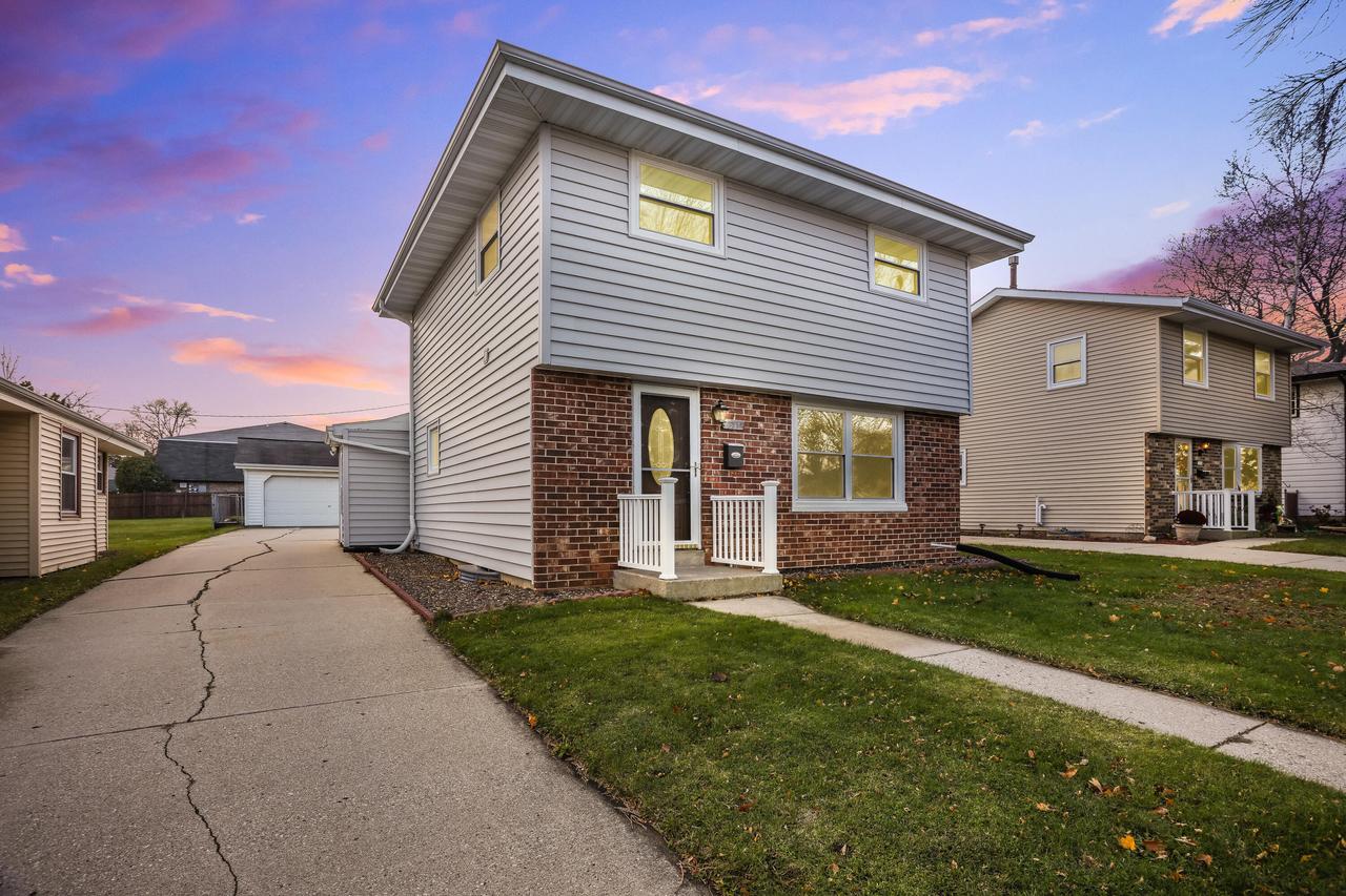 3547 E Van Beck Ave, Saint Francis, WI 53235