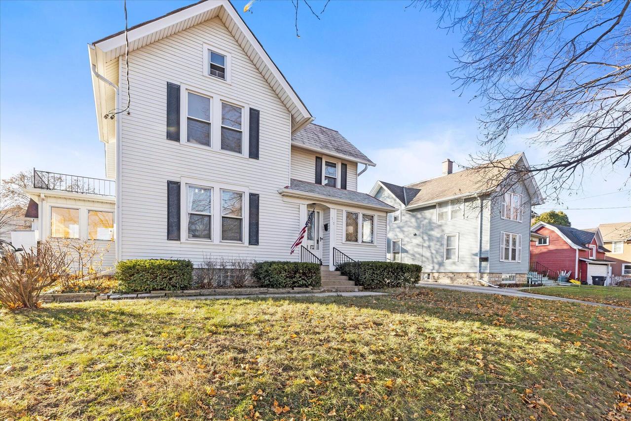 517 Mccall St, Waukesha, WI 53186