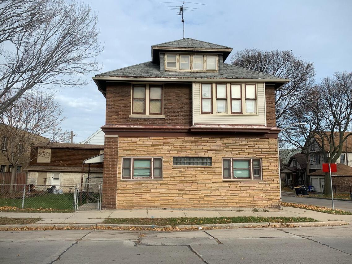 1667 S 58th St. #1669, West Allis, WI 53214