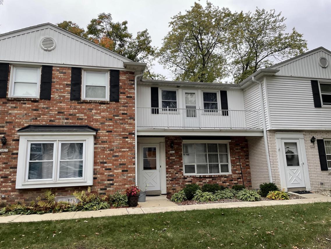 5027 W Colonial Ct, Greenfield, WI 53220