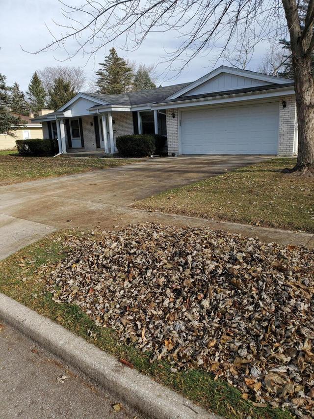 1705 Dixie Dr., Waukesha, WI 53189