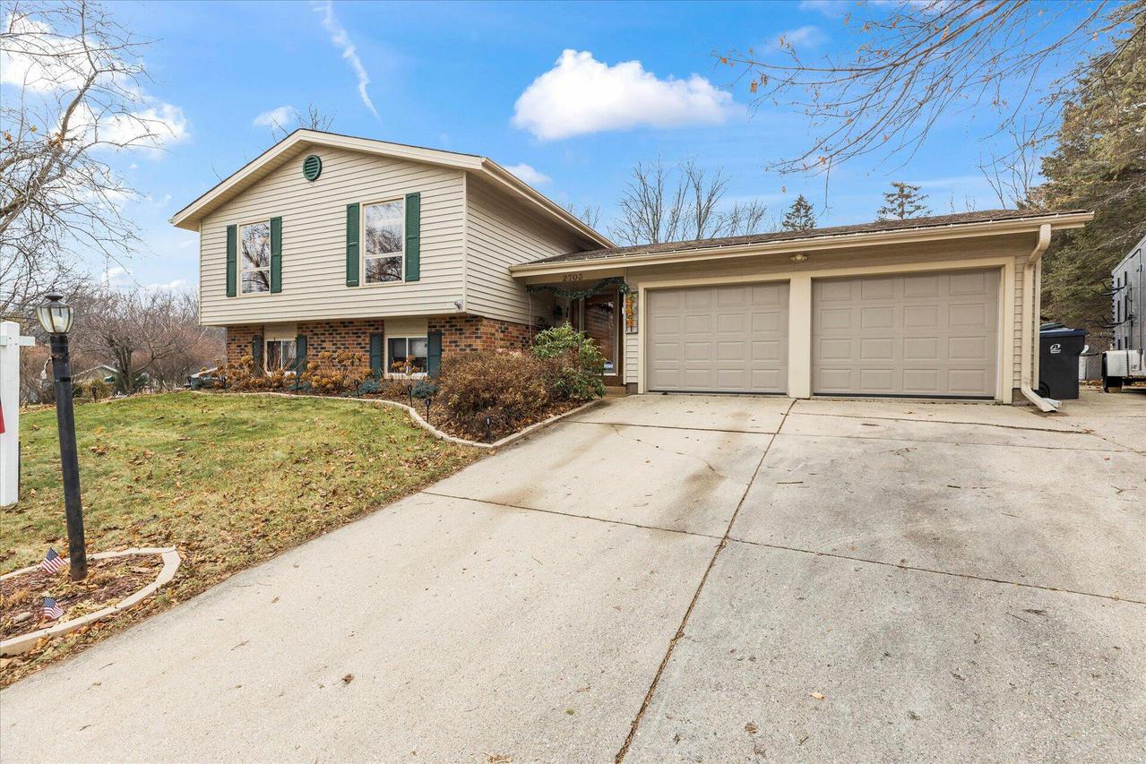 2703 Bristol Ct., Waukesha, WI 53188