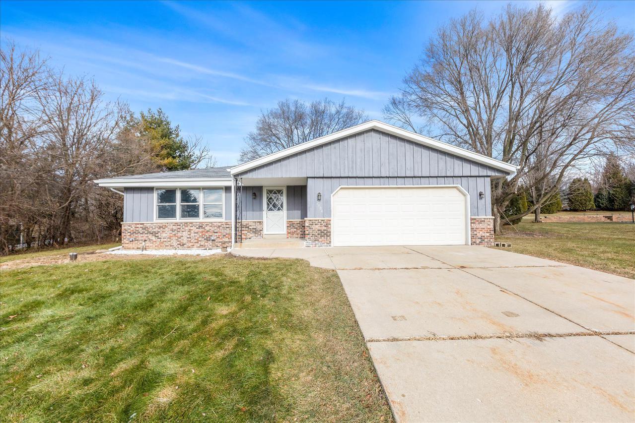 2904 Banning Way, Waukesha, WI 53188