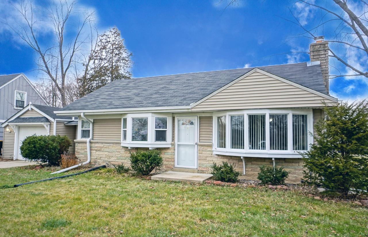 4663 N 100th St., Wauwatosa, WI 53225