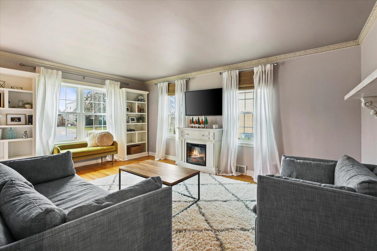 3215 S 44th St., Milwaukee, WI 53219