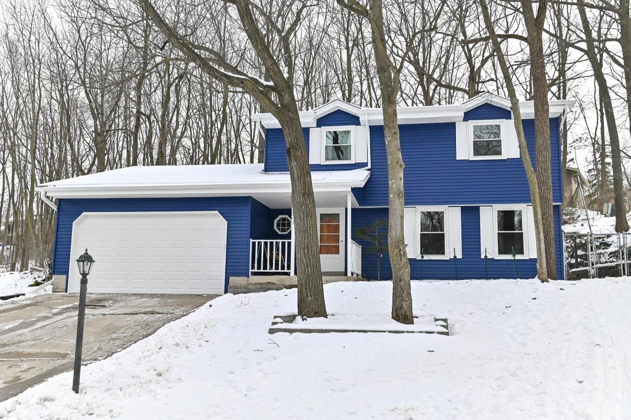 2847 Rolling Ridge Dr., Waukesha, WI 53188