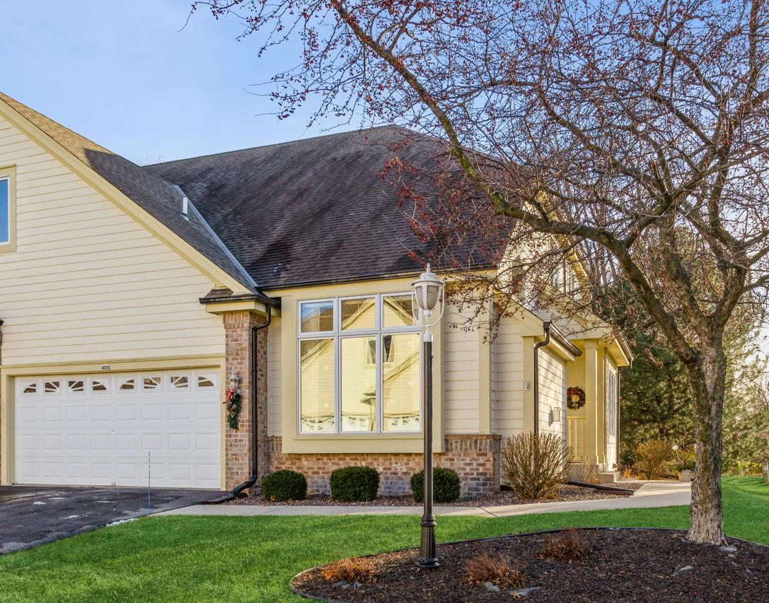 405 Meadowdale Dr., Waukesha, WI 53188