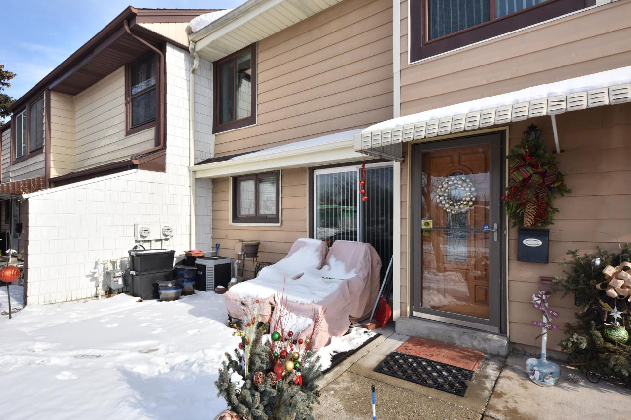 6376 S 20th St, Milwaukee, WI 53221