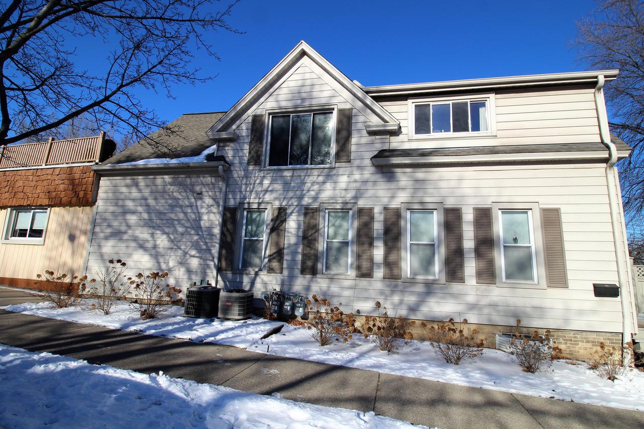 3280 S Whitnall Ave, Milwaukee, WI 53207