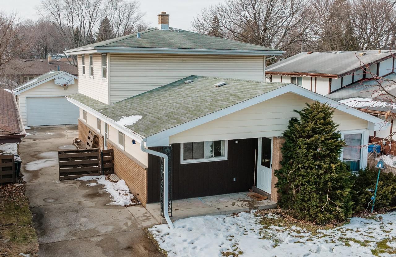 2657 N 115th St., Wauwatosa, WI 53226