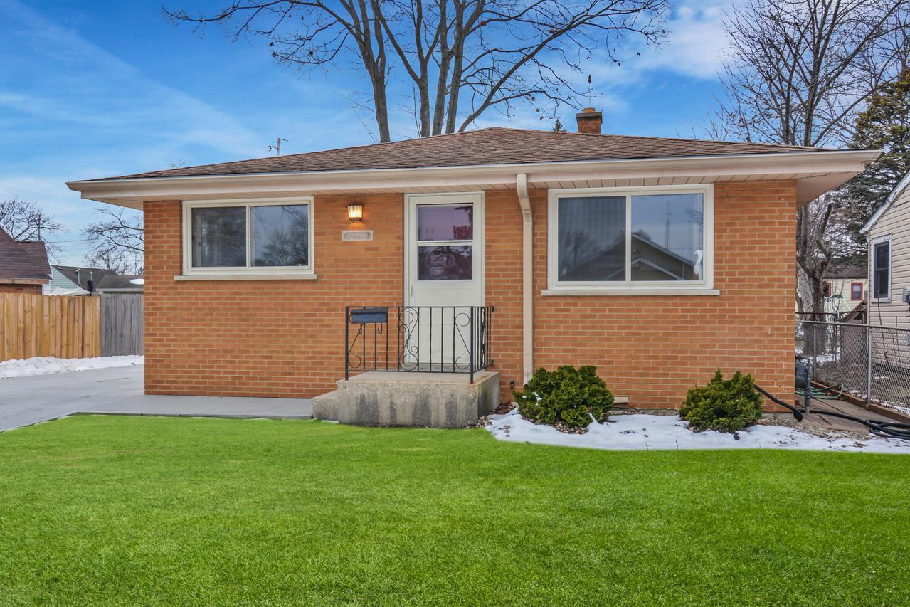 7944 46th Ave, Kenosha, WI 53142