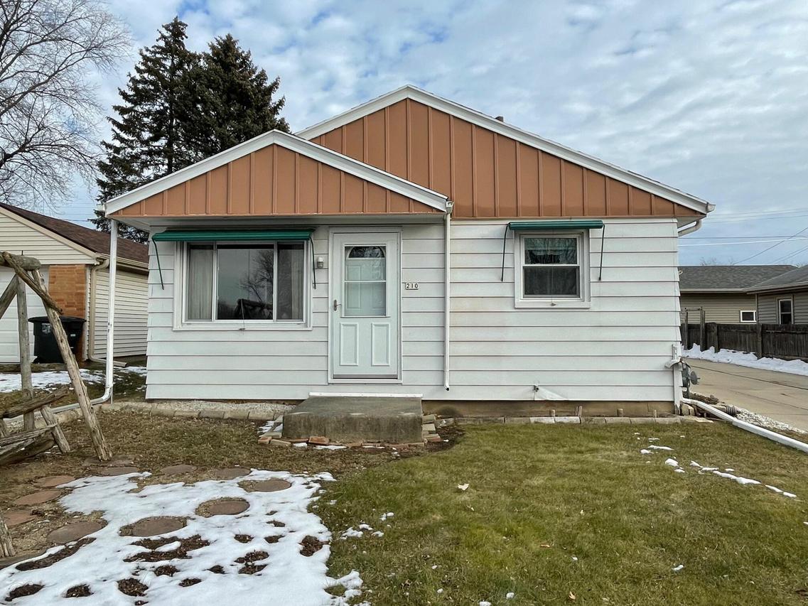 210 N 112th St, Wauwatosa, WI 53226