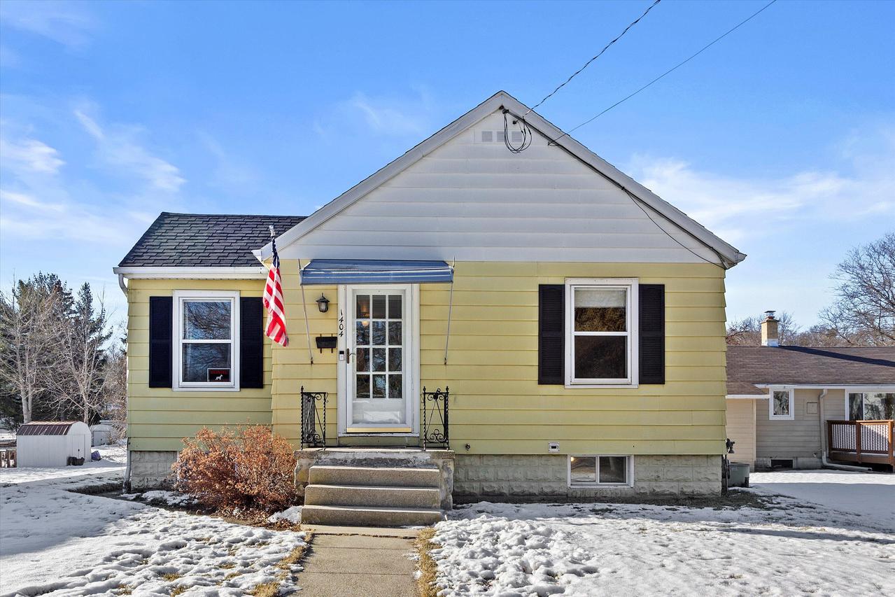 1404 N Grandview Blvd., Waukesha, WI 53188