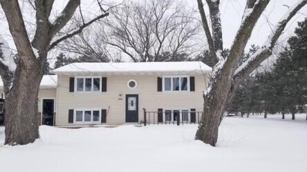 936 Amy Dr, Holmen, WI 54636