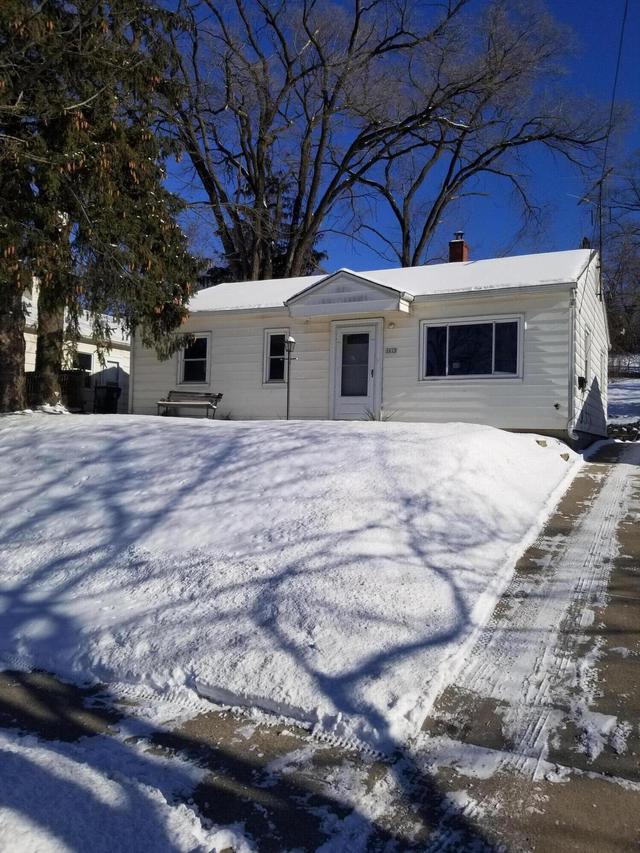 1613 Murray Ave., Waukesha, WI 53186