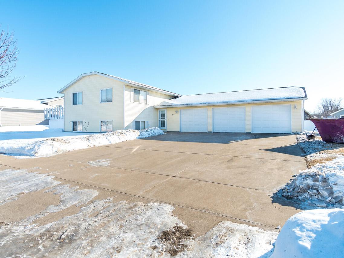 904 Winchester Ln, Holmen, WI 54636