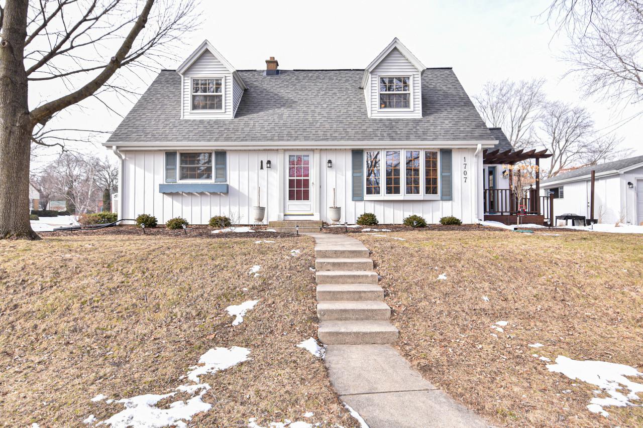 1707 N 118th St., Wauwatosa, WI 53226