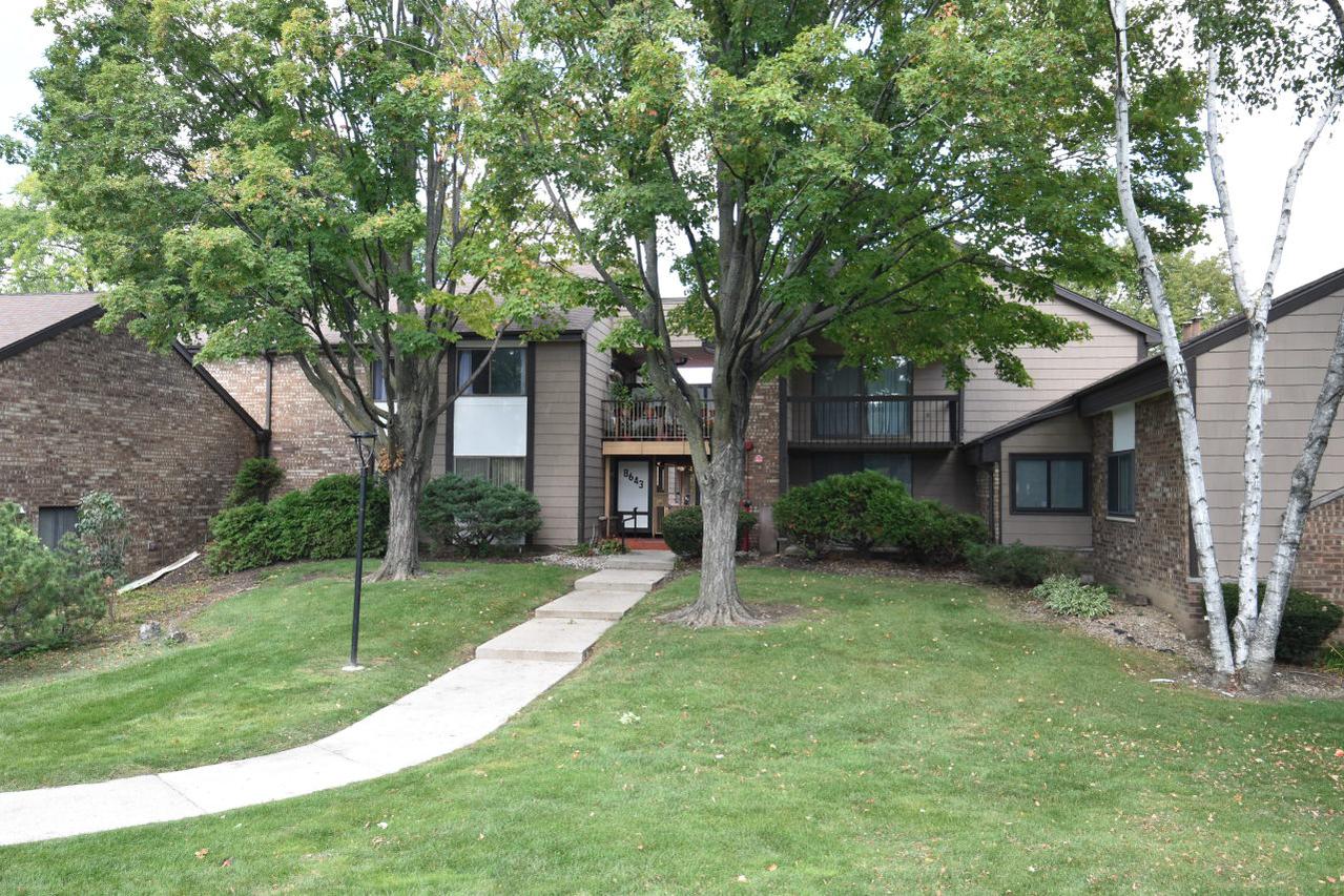 8643 N Servite Dr #215, Milwaukee, WI 53223