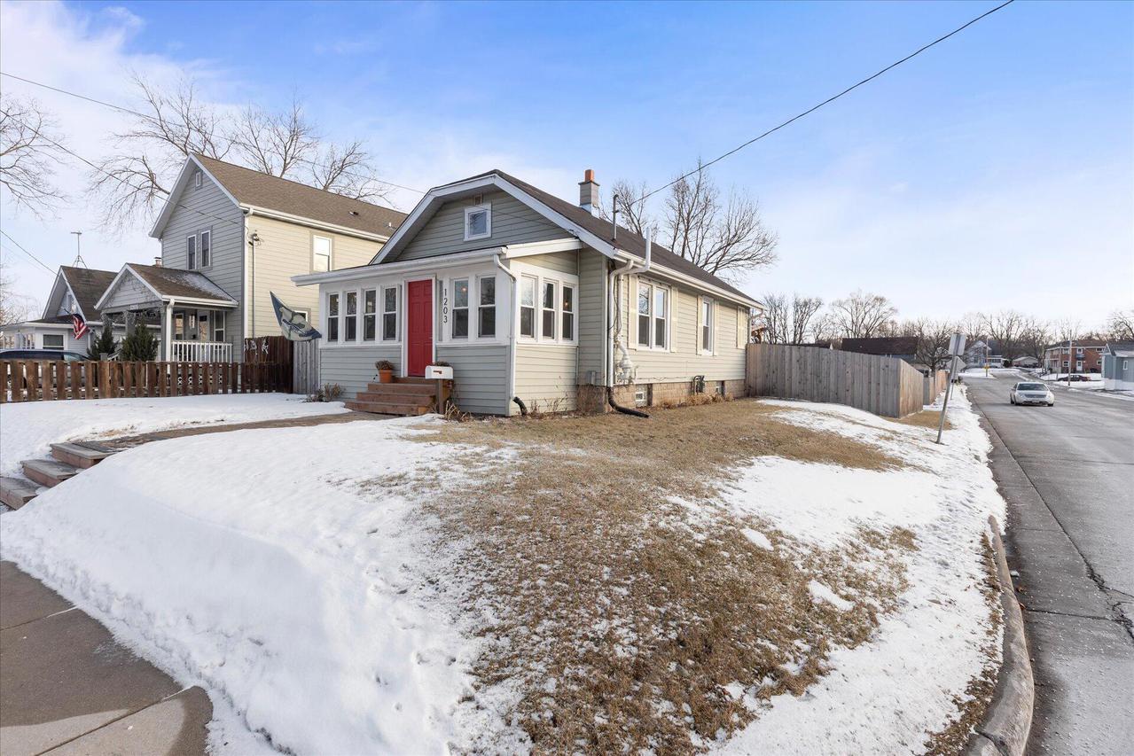 1203 Beechwood Ave., Waukesha, WI 53186
