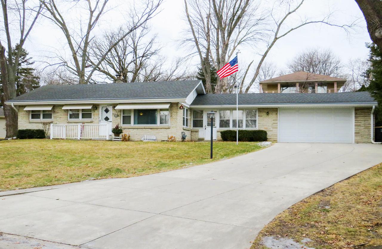 3303 N Knoll Blvd., Wauwatosa, WI 53222