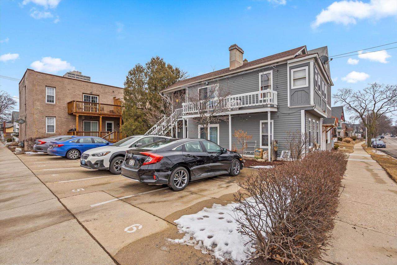 2504 S Delaware Ave #102, Milwaukee, WI 53207