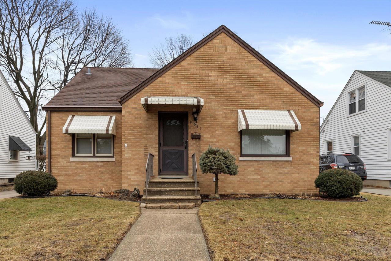 7531 24th Ave, Kenosha, WI 53143