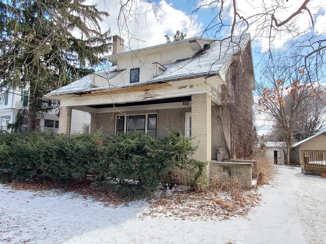 309 E College Ave, Waukesha, WI 53186