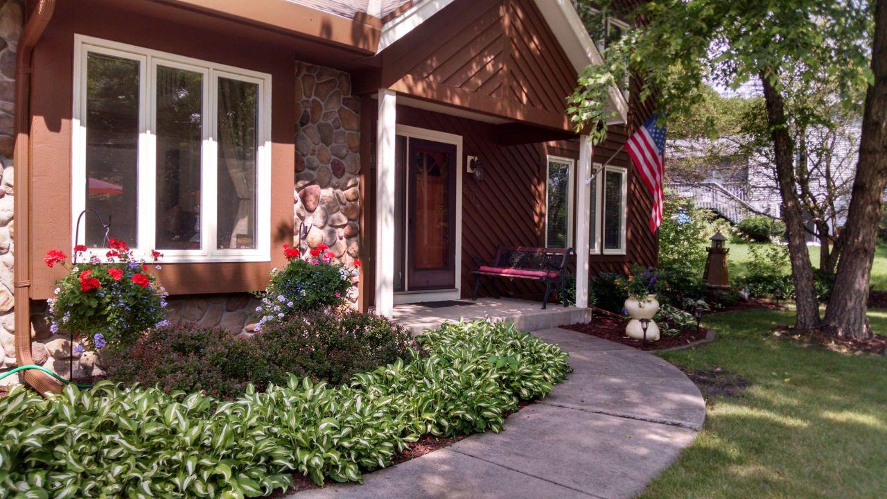 604 Minaka Dr., Waukesha, WI 53188