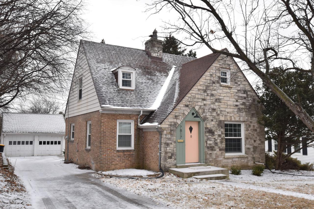 7817 W North Ave, Wauwatosa, WI 53213