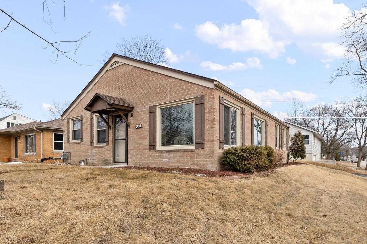 302 N 112th St, Wauwatosa, WI 53226